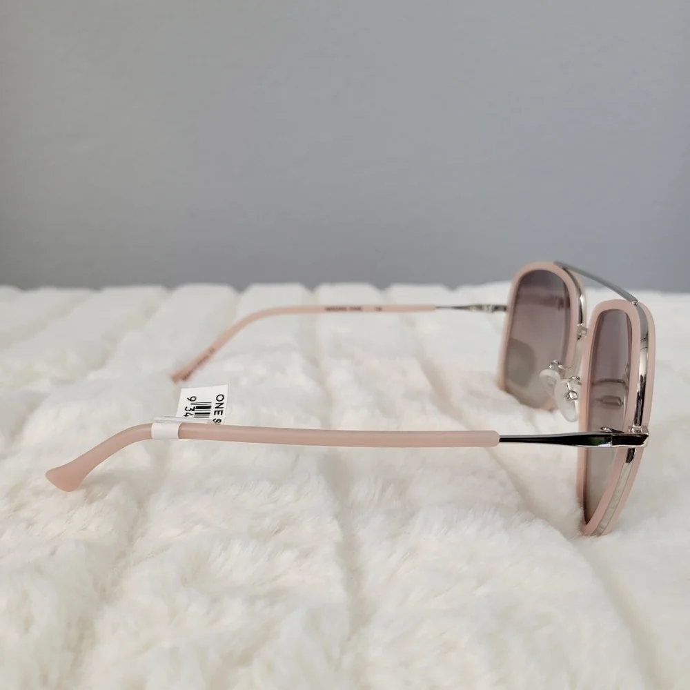 QUAY // ltd ed oversized aviators matte pink frame mirrored lenses nwot FLAW